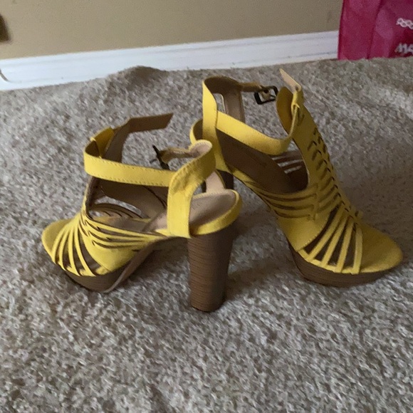 Yellow heeled sandals - Picture 3 of 3